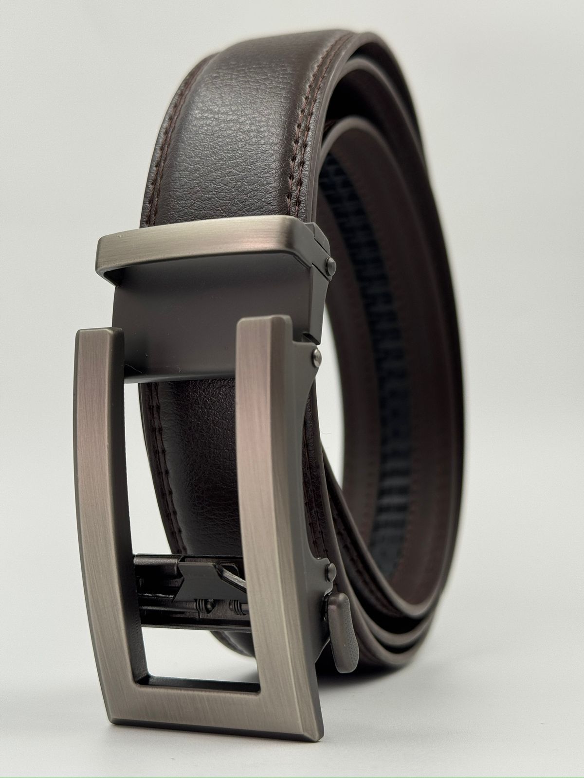 Cinturón automático café oscuro hebilla cuadrada OFFICE Dark Brown – Solid Co